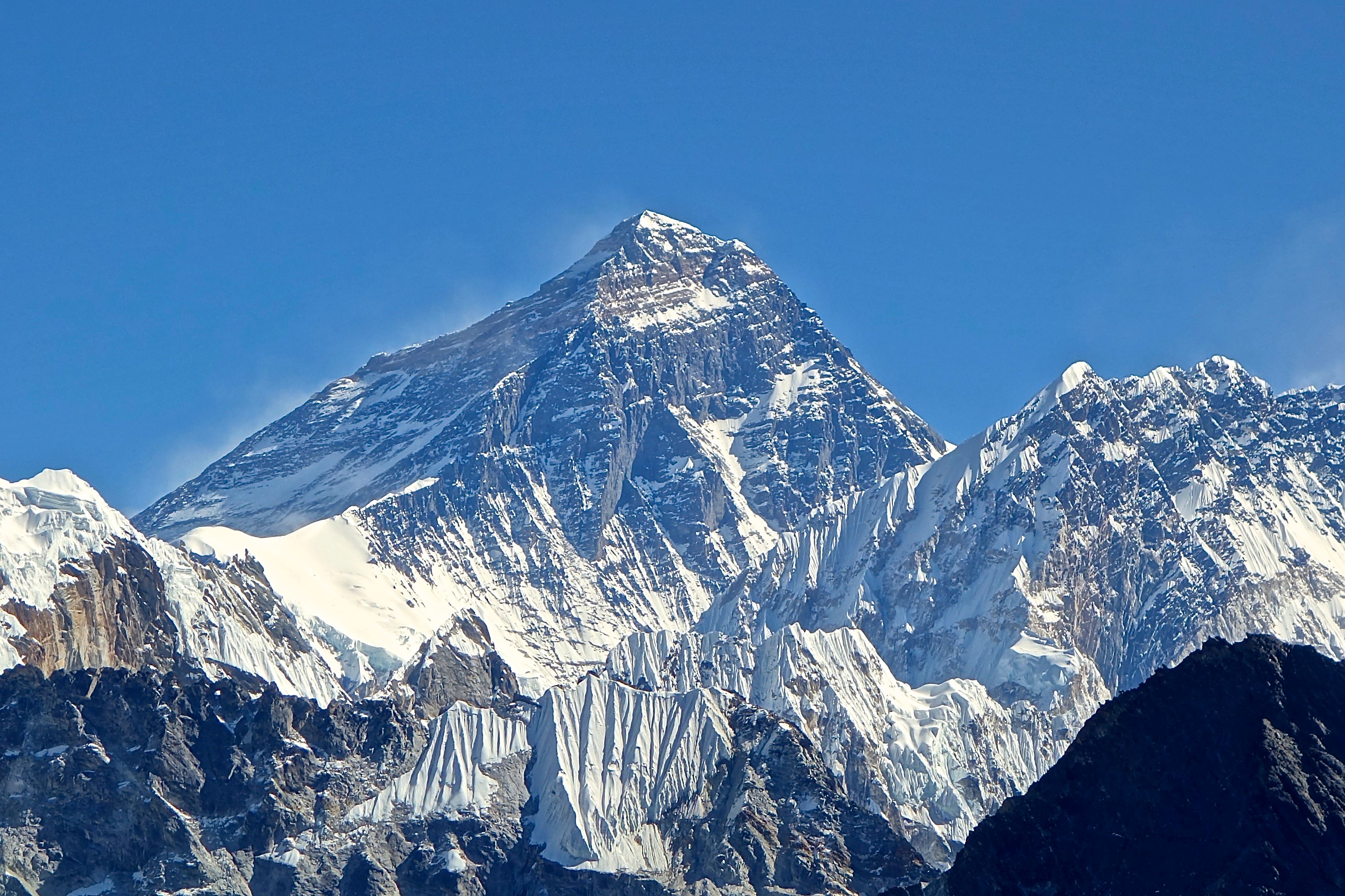 Mt._Everest_from_Gokyo_Ri_November_5,_2012.jpg