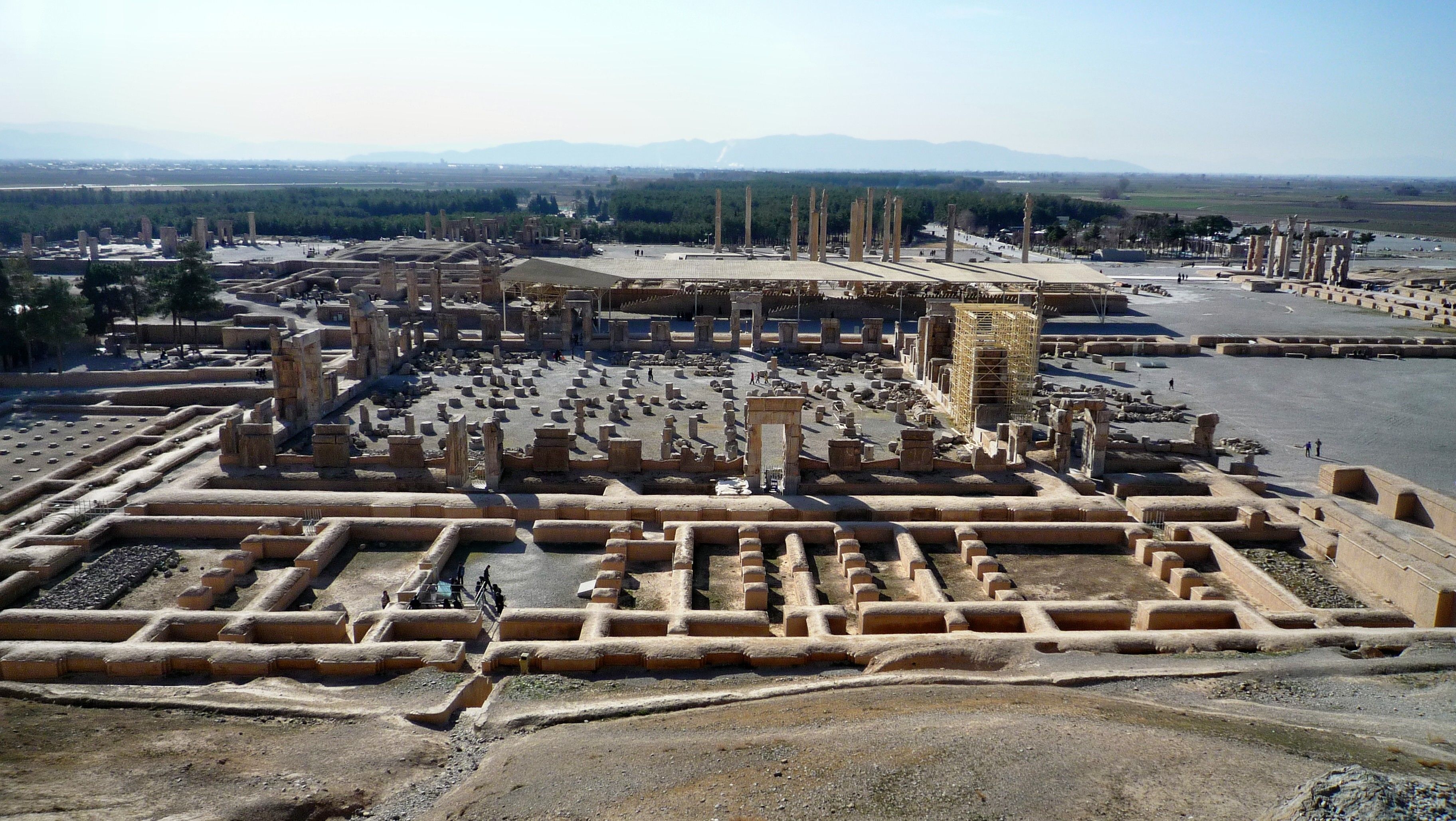 Iran 2009 January Shiraz 060 high level note pillars.jpg