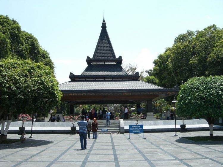 1.2-tempat-bung-karno-dimakamkan-750x563.jpg