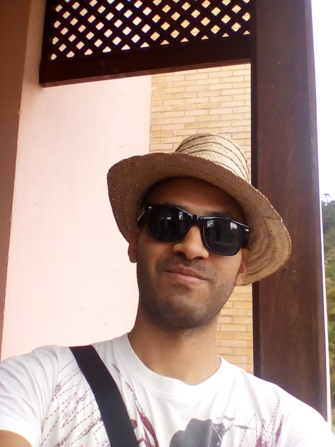 Leonardo Bruzual Vasquez en el centro comercial El Hatillo, Venezuela-sombrero de cogollo.jpg
