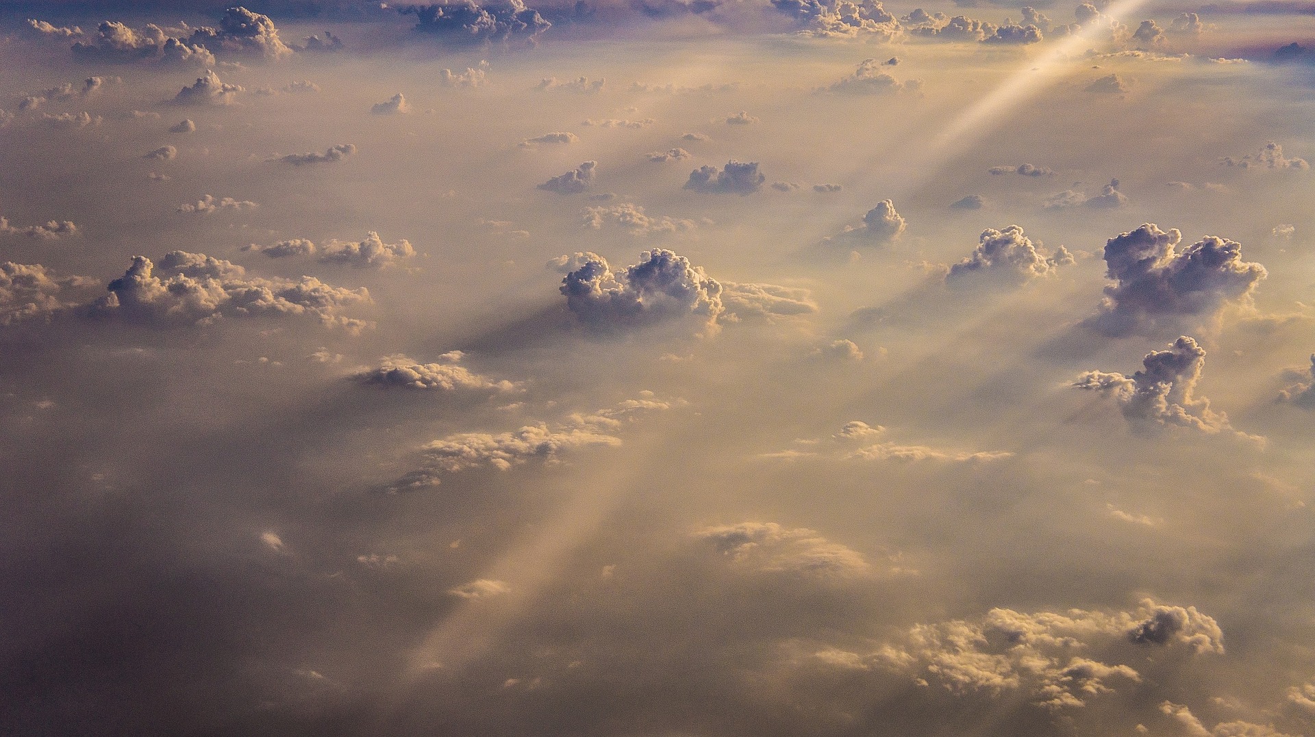 above-the-clouds-692164_1920.jpg