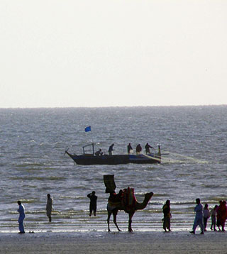 clifton-beach-karachi.jpg