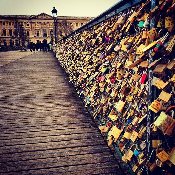 55eb10cafa97a1406f5c9103774c265c--love-lock-bridge-paris-the-bridge.jpg