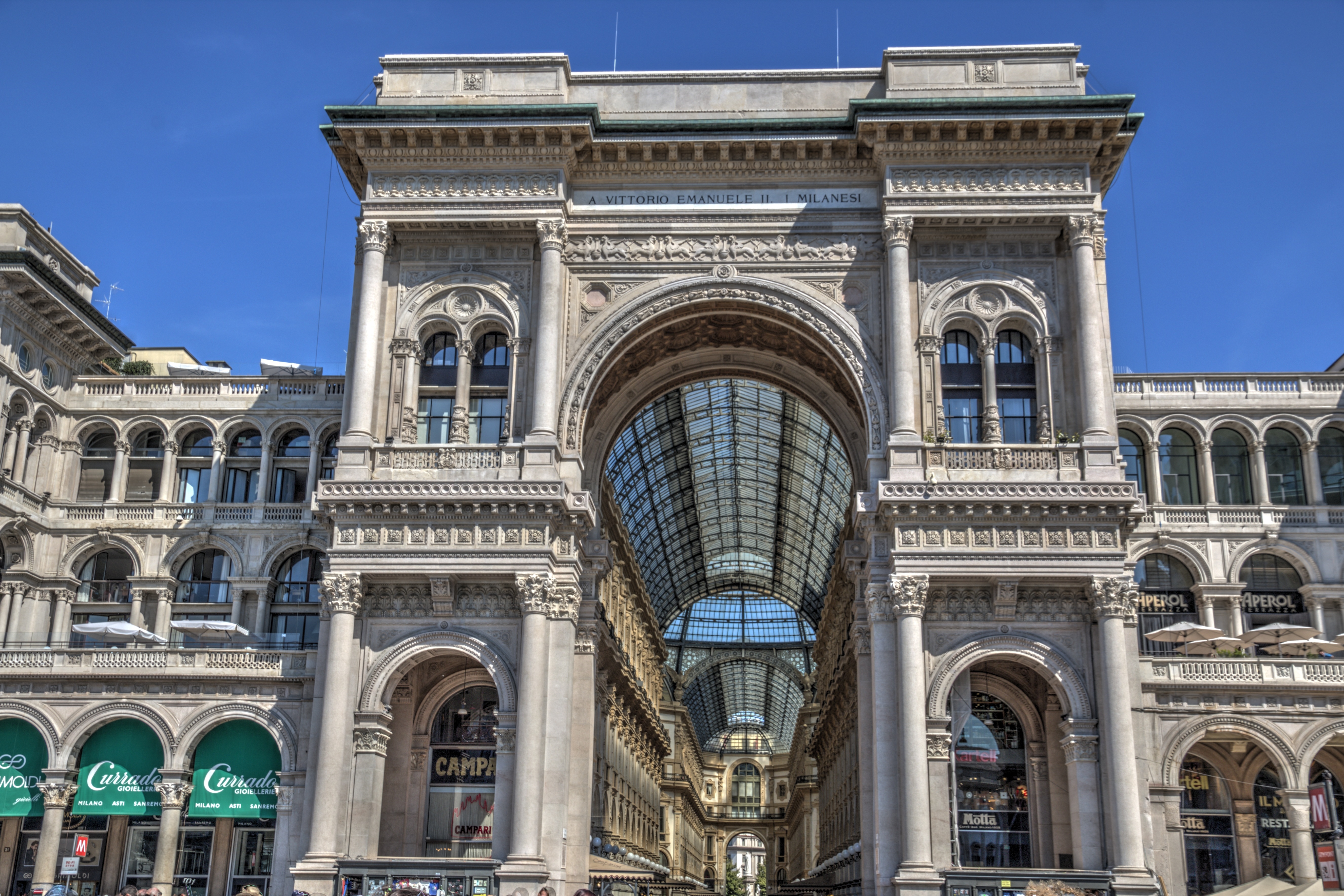 Какие есть известные здания. Галерея Витторио Эммануэле архитектура. Галерея Витторио Эммануэле в Милане. Галерея Витторио Эммануэле II фасад.