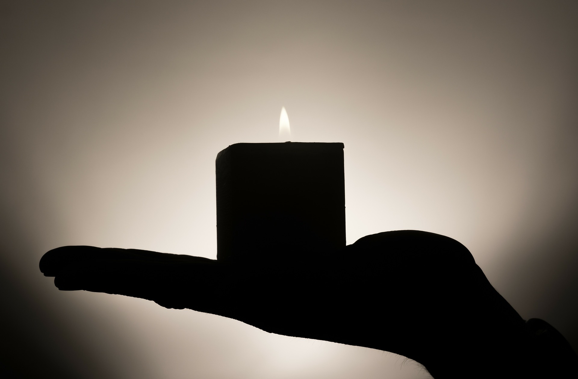 candle-335965_1920.jpg