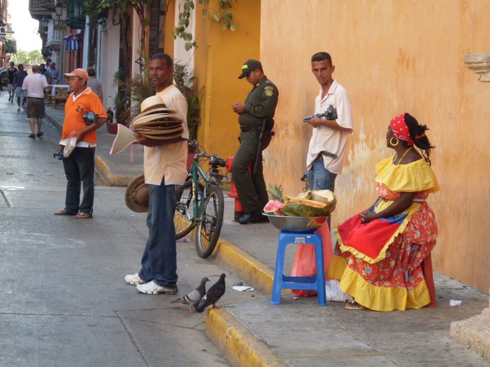 Plaza Santo Domingo. Cartagena. Colombia. Palenquera.jpg