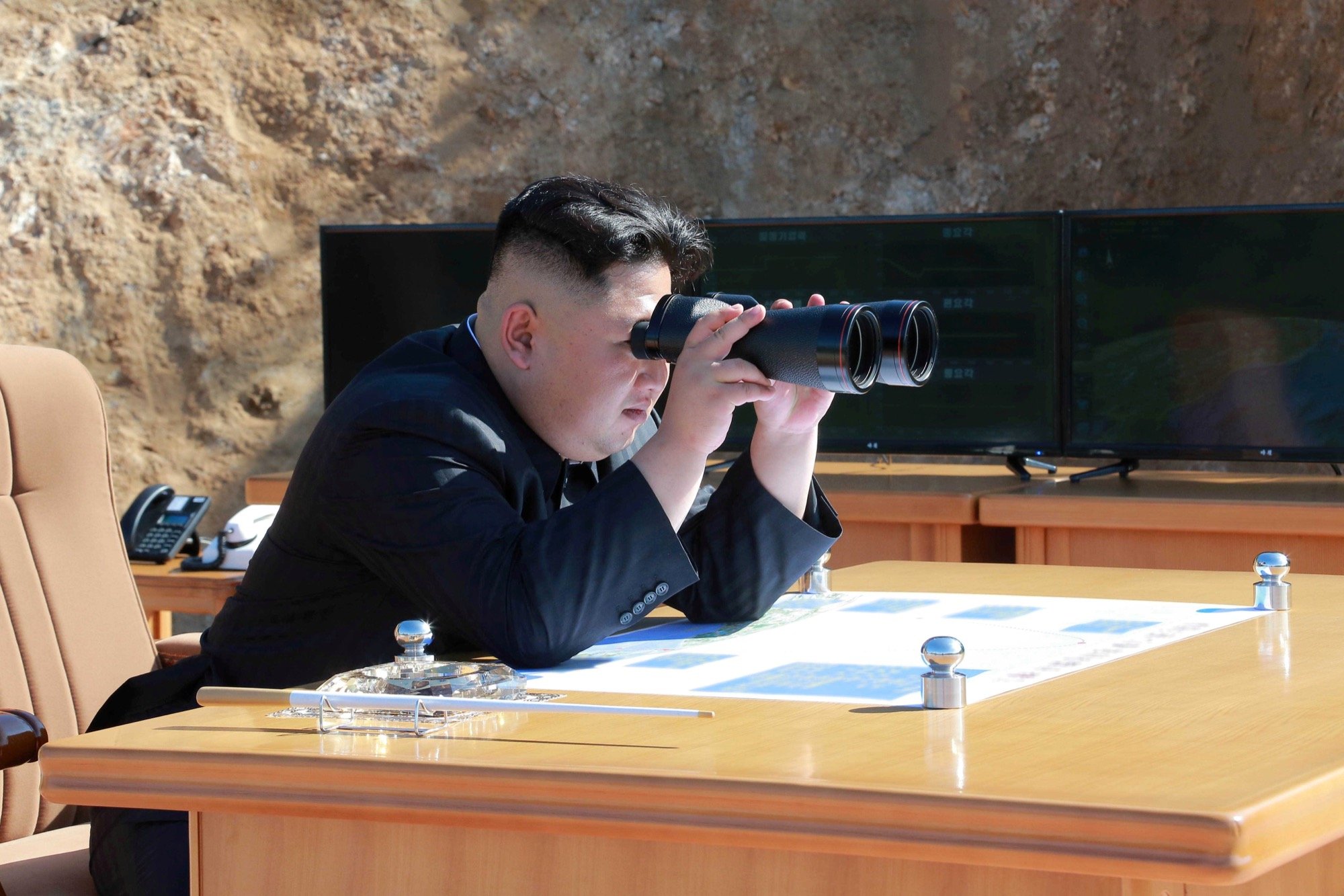 kim-yong-un-binoculars-looking-icbm-intercontinental-ballistic-missile-north-korea-hwasong-14-rtx39yhl.jpg