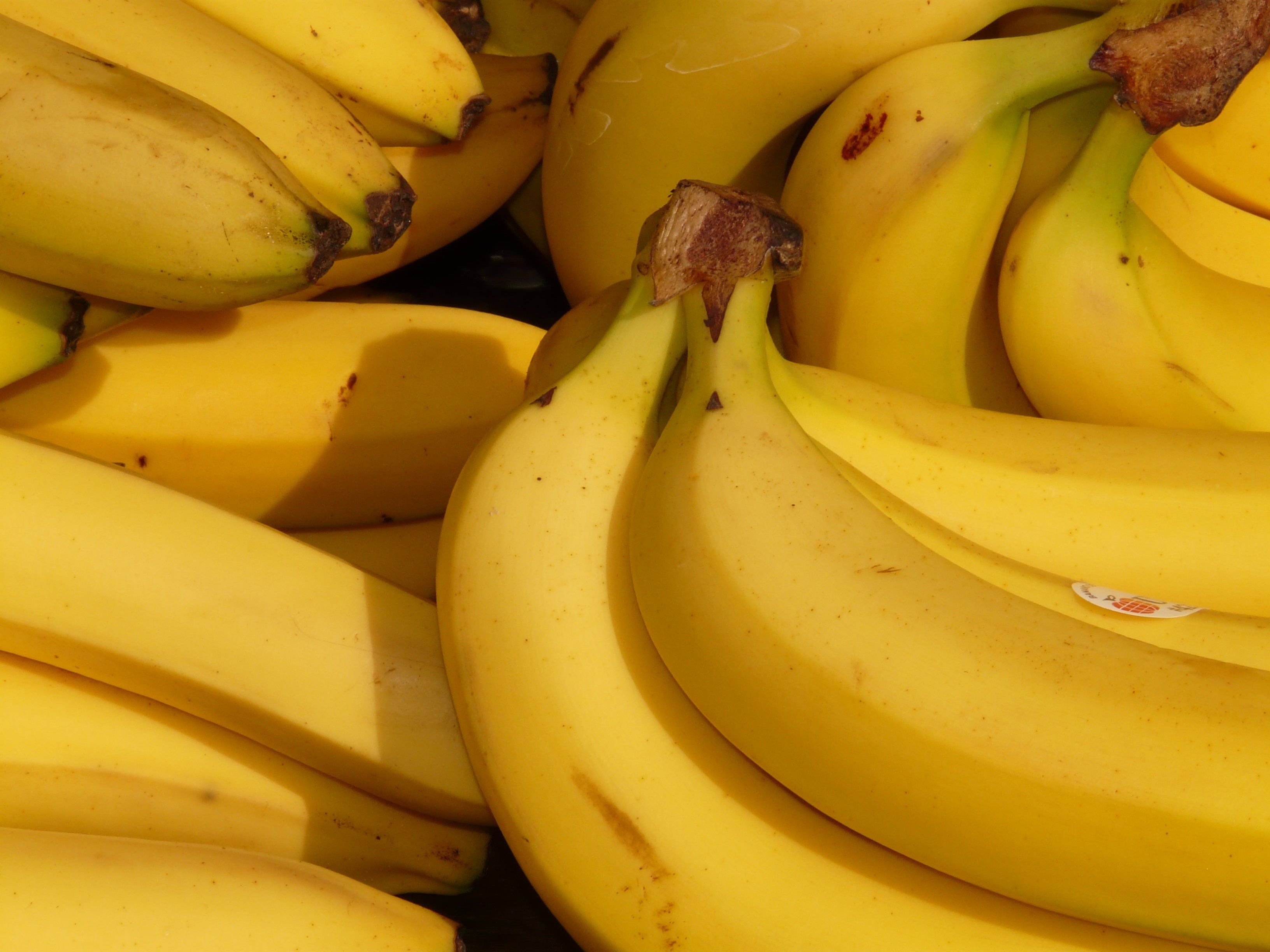 banana-fruit-healthy-yellow-41957.jpeg