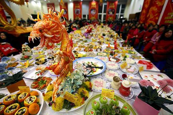 chinese-new-year-celebration-table-decorations-meals.jpg