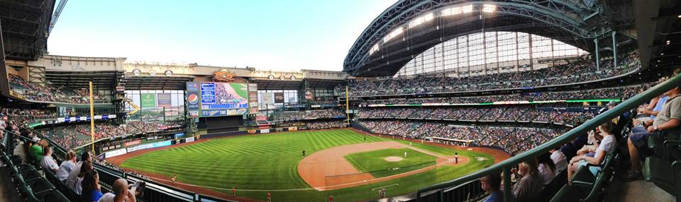 Miller_Park_panorama,_Milwaukee,_August_2013.jpg