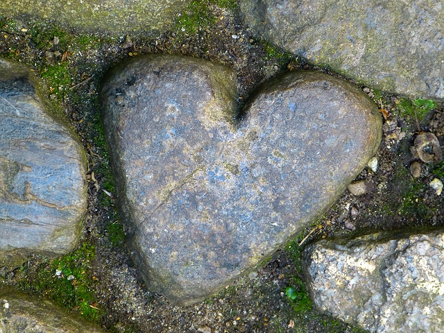 gray-rock-heart-4000x3000_28512.jpg