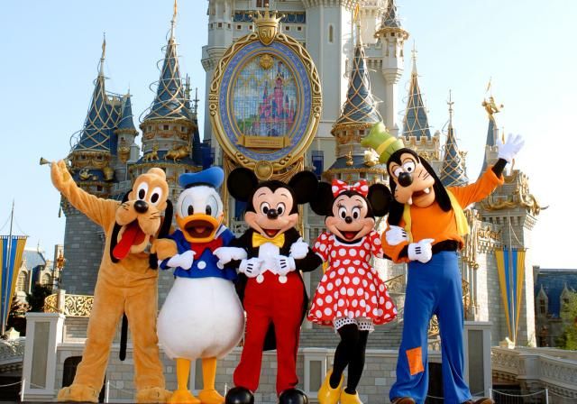 DisneyWorld_MickeyGang_Castle.jpg