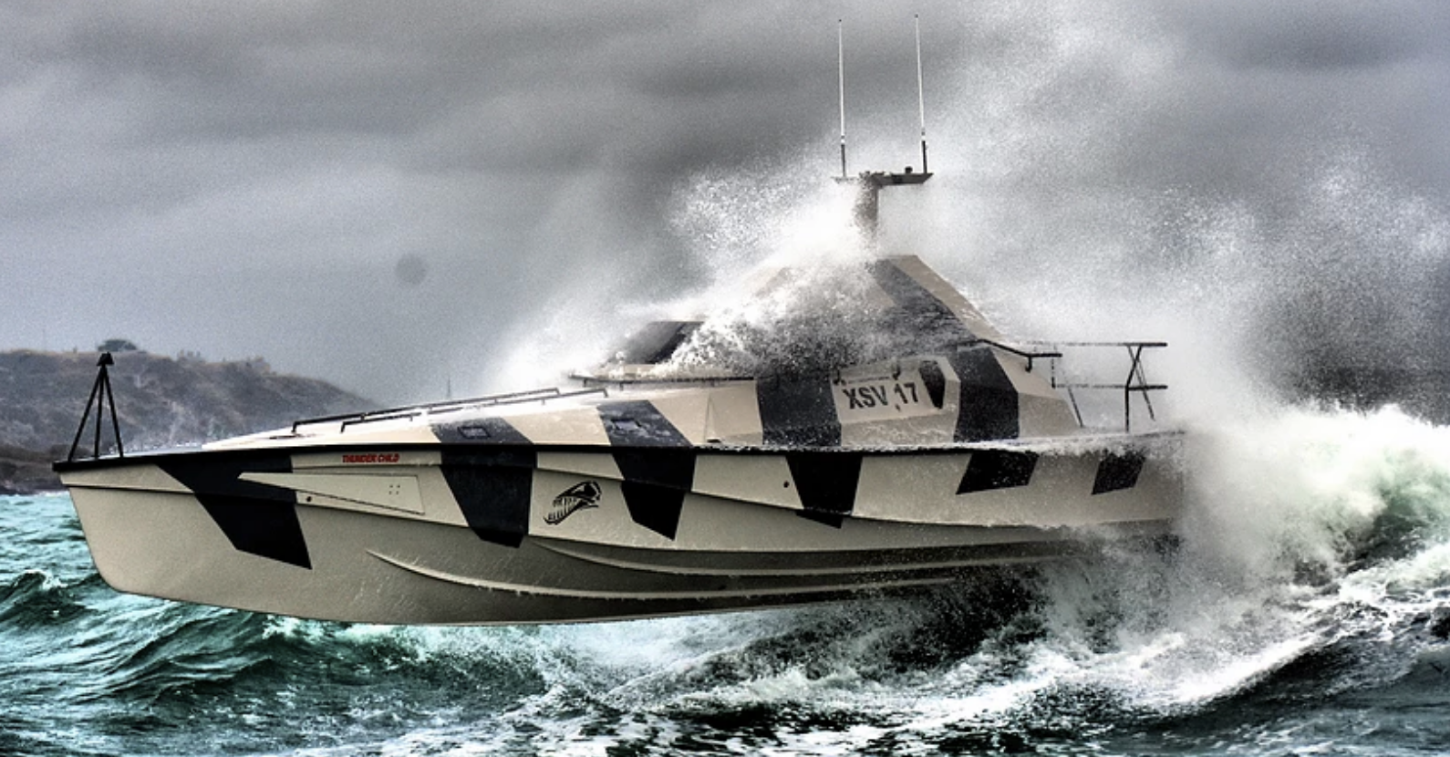 Creative unsinkable boat. XSV 17 катер. Катер XSV 17 Thunder child. Катер Barracuda sv11. Thunderchild катер.