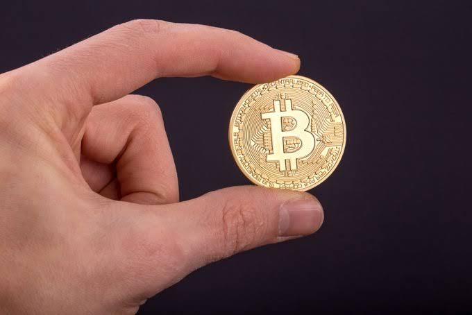 Bitcoin-hand-680x454.jpg