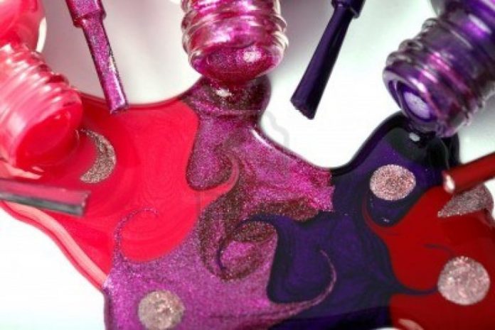 bright-nail-polish-696x465.jpg
