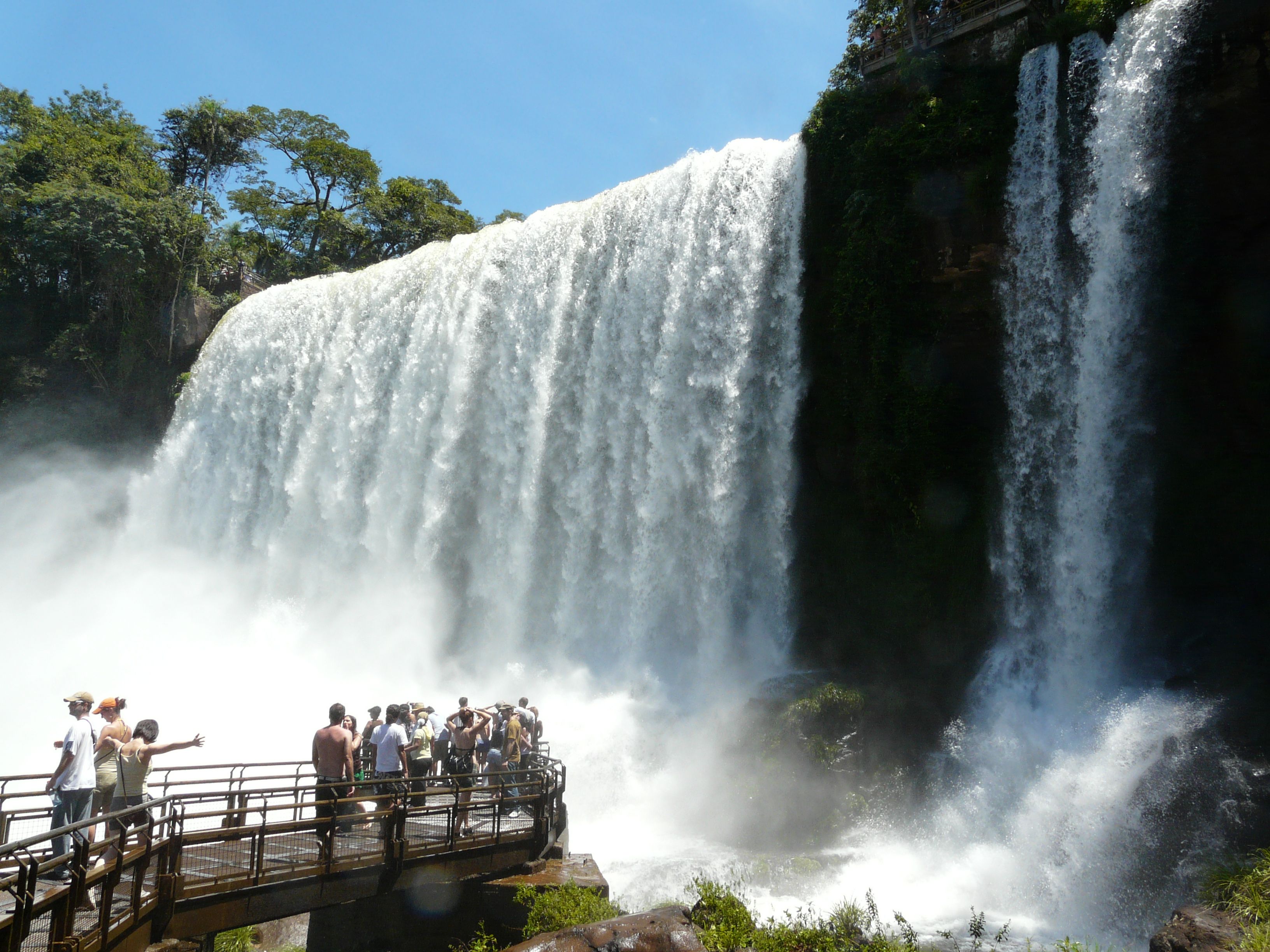 Iguazu_Falls_(6038215352).jpg