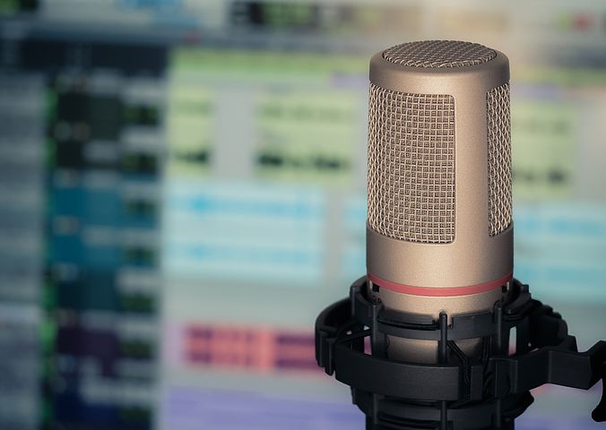 microphone-3381837__480.jpg