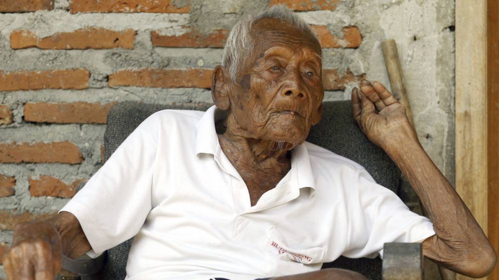 un-indonesio-asegura-tener-145-anos-y-solo-desea-una-cosa-morirse.jpg