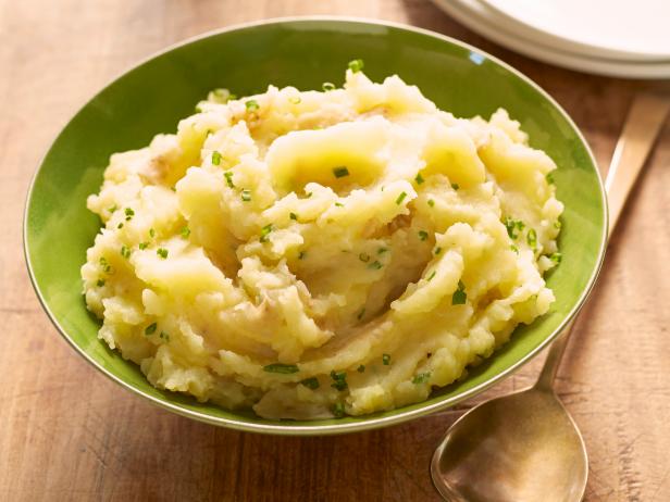 https___food.fnr.sndimg.com_content_dam_images_food_fullset_2014_3_5_1_FNK_Healthy-Vegan-Roasted-Garlic-Mashed-Potatoes_s4x3.jpg.rend.hgtvcom.616.462.suffix_1396383071586.jpeg