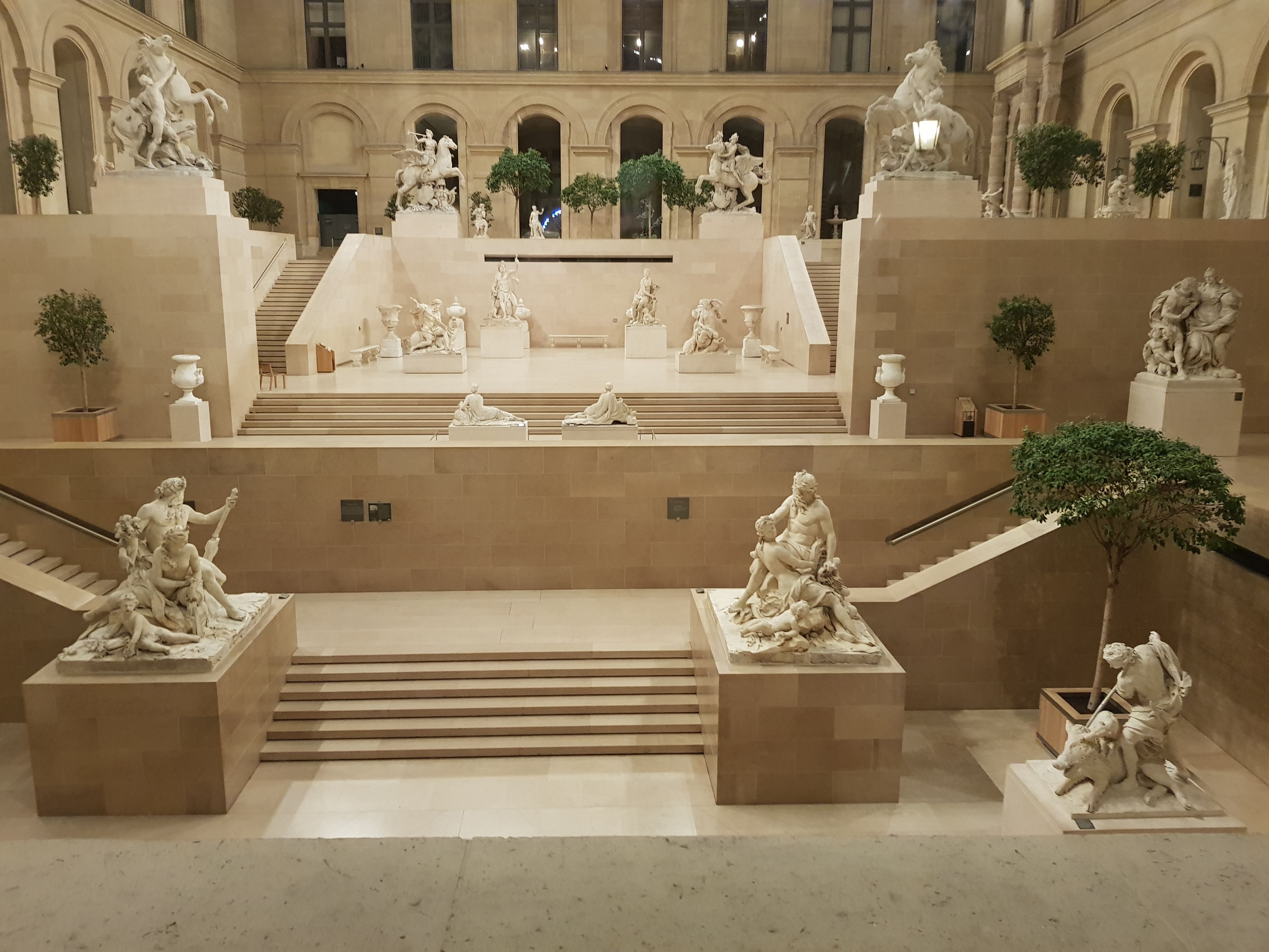 Louvre inside Paris France Steemit Fredrikaa.jpg