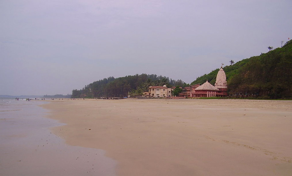 beach-holiday-ganpatipule.jpg