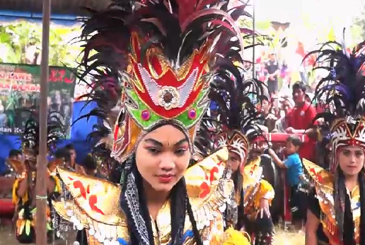 Topeng Ireng Putra Samba-Bulusari-Pulosaren-Kepil-Wonosobo.mp4_000279534.png