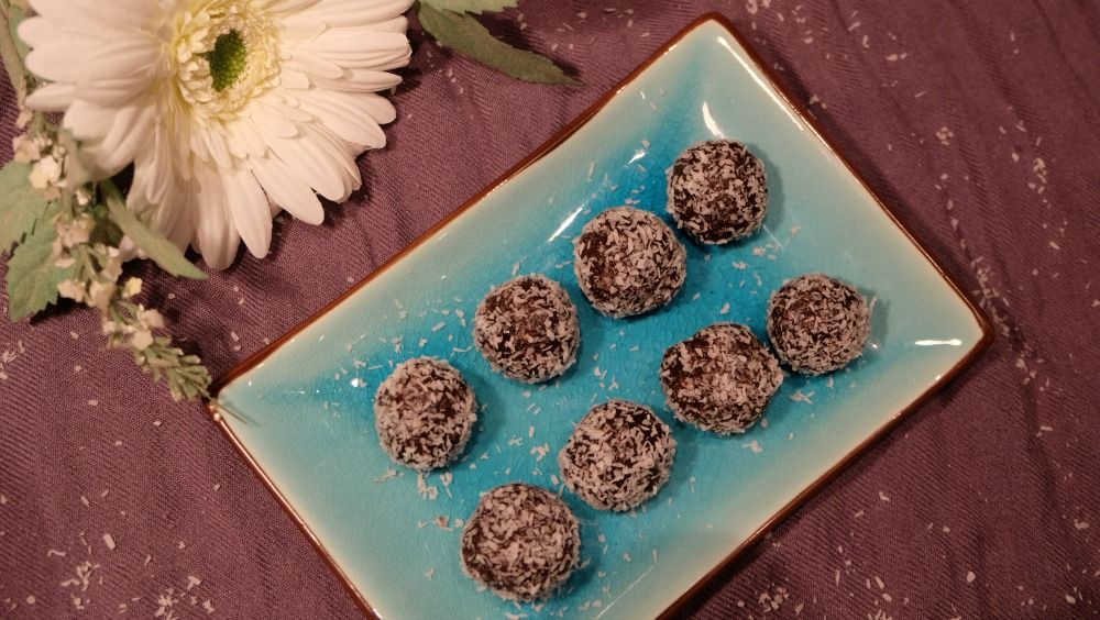 Raw-Energy-Balls-4.jpg