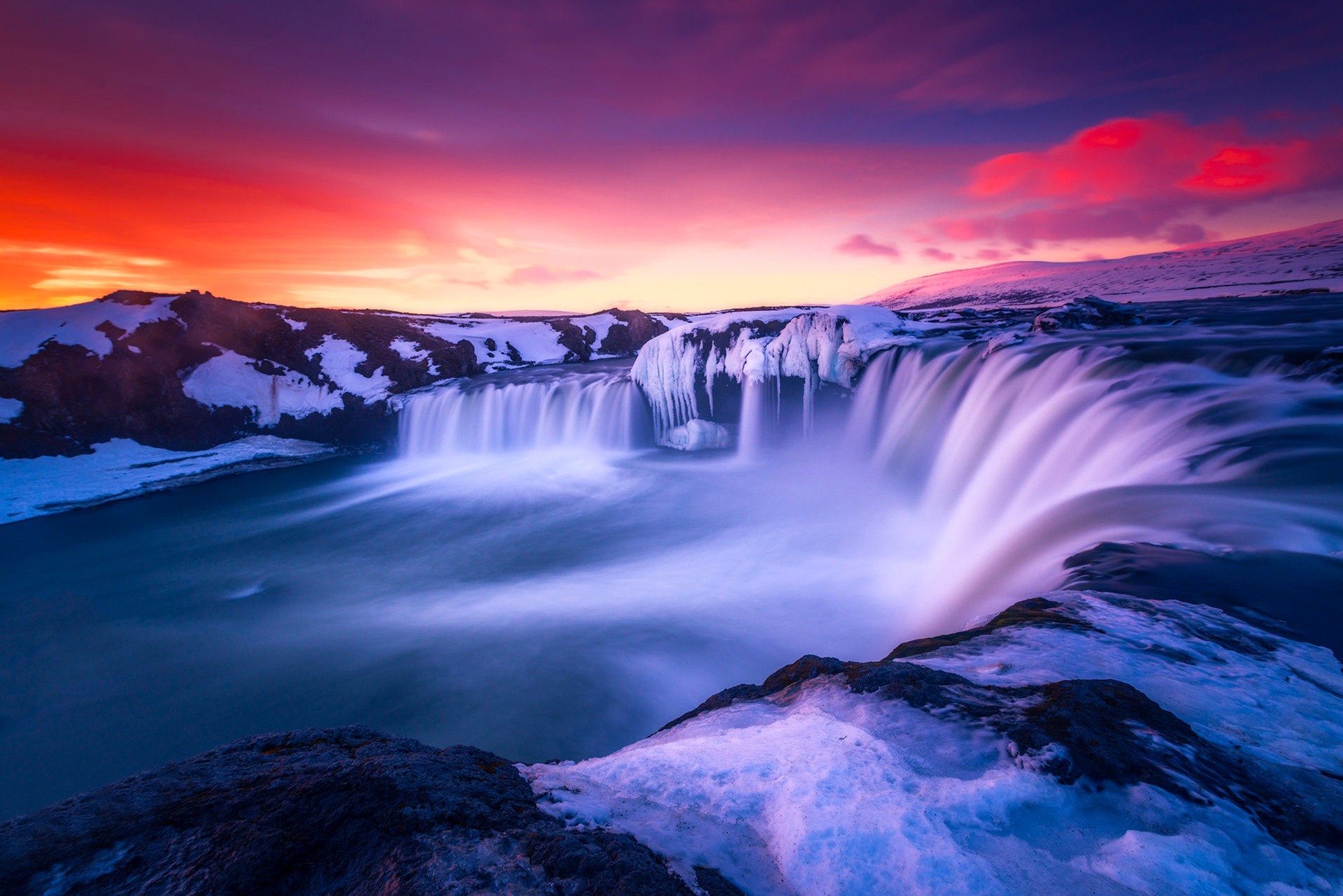 waterfall-iceland-wide.jpg