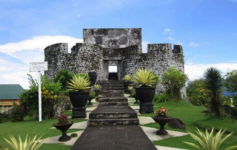 Benteng-Tolukko-Ternate.jpg