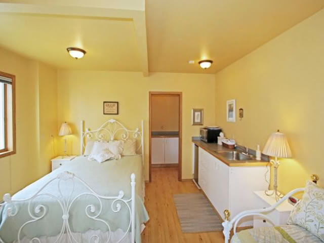 yellow-paint-for-bedroom-1.jpg