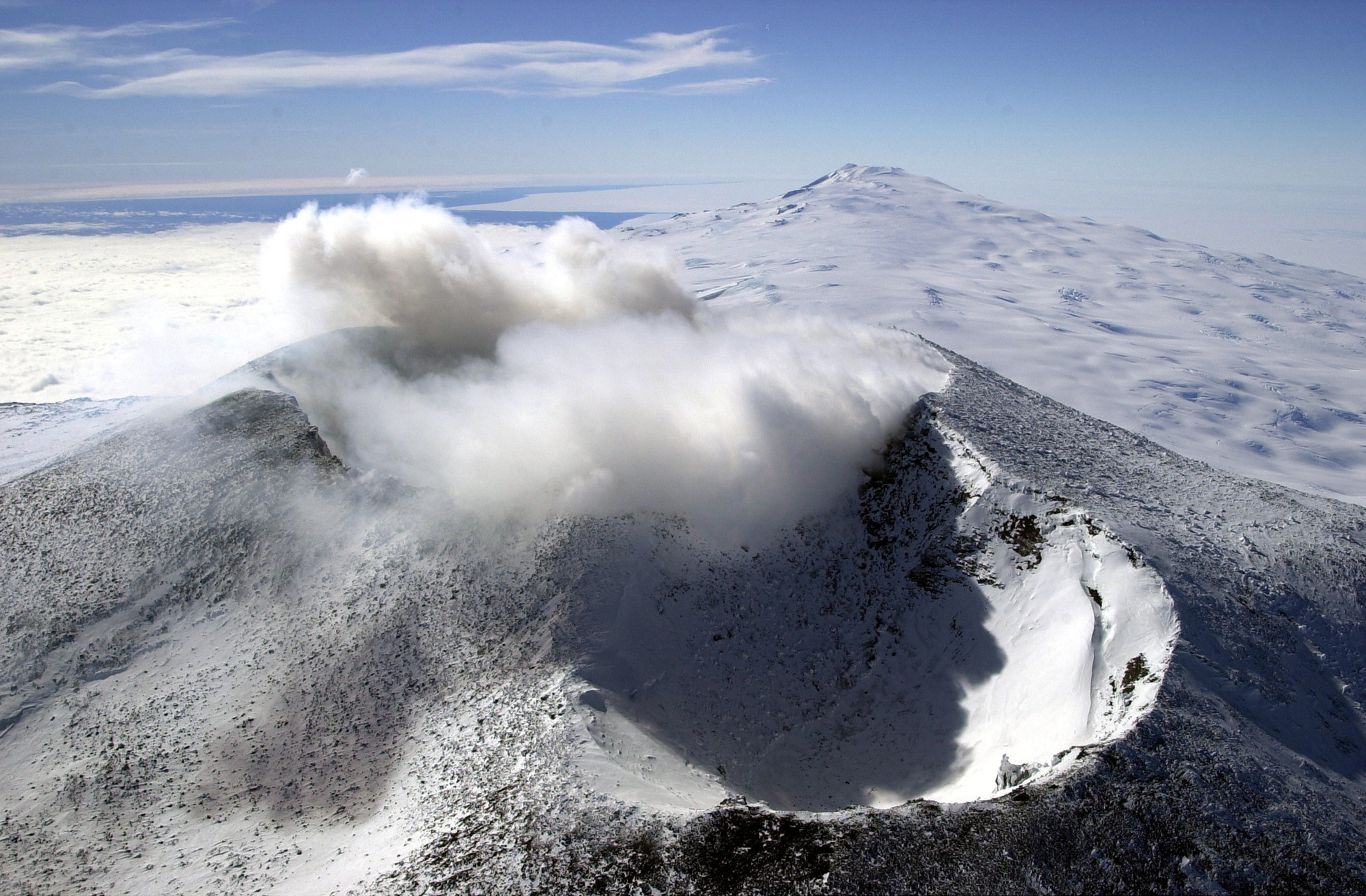 Mount_Erebus_craters,_Ross_Island,_Antarctica_(aerial_view,_18_December_2000).jpg