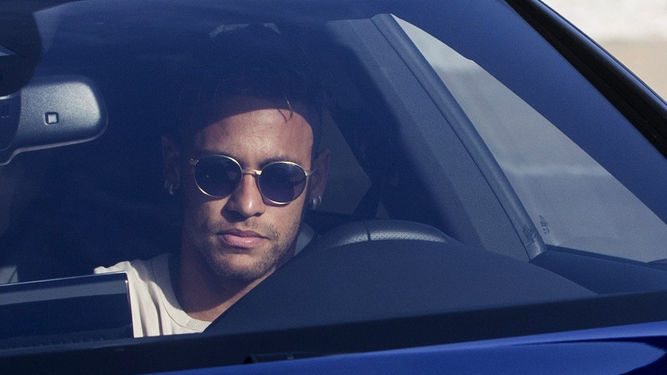 Neymar-llegando-deportiva-Joan-Gamper_1159694417_71325859_667x375.jpg