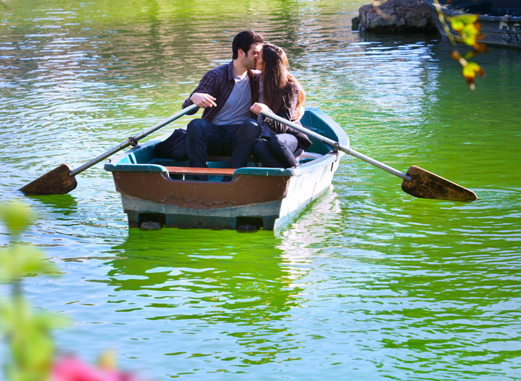 dating-on-boat.jpg