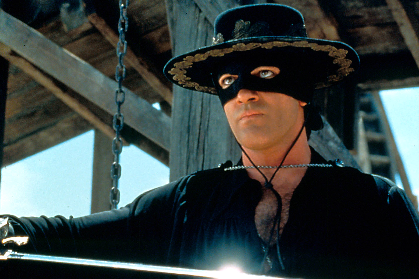 55d397428fbf768838dcecfc_t-zorro-antonio-banderas.jpg