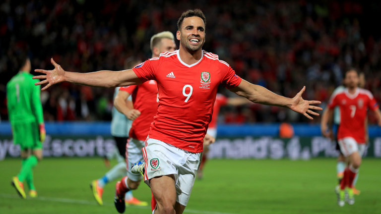 hal-robson-kanu-robson-kanu-wales-belgium-euro-2016_3493747.jpg