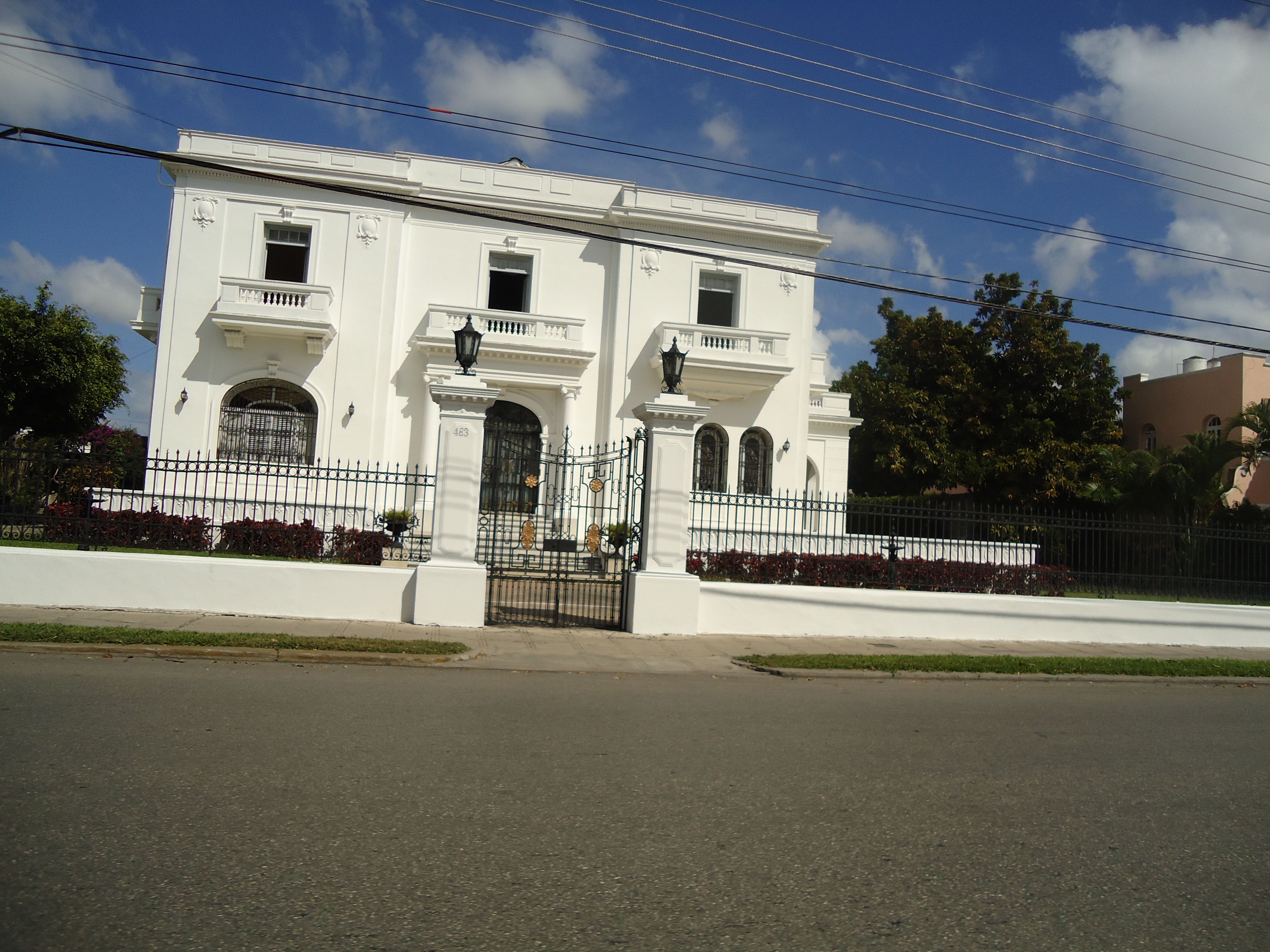 Casa Blanca Sobre la Avenida Perez Ponce en Mérida, Yucatán, México —  Steemit