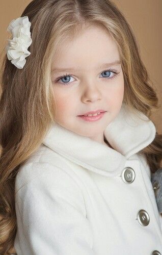 c82d41ec9403b5a7816f5a70ad778690--pretty-little-girls-precious-children.jpg