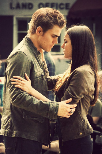 Stelena-stefan-and-elena-31916250-333-500.jpg