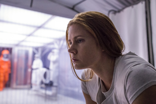 Amy-Adams-as-Dr-Banks-in-ARRIVAL.jpg