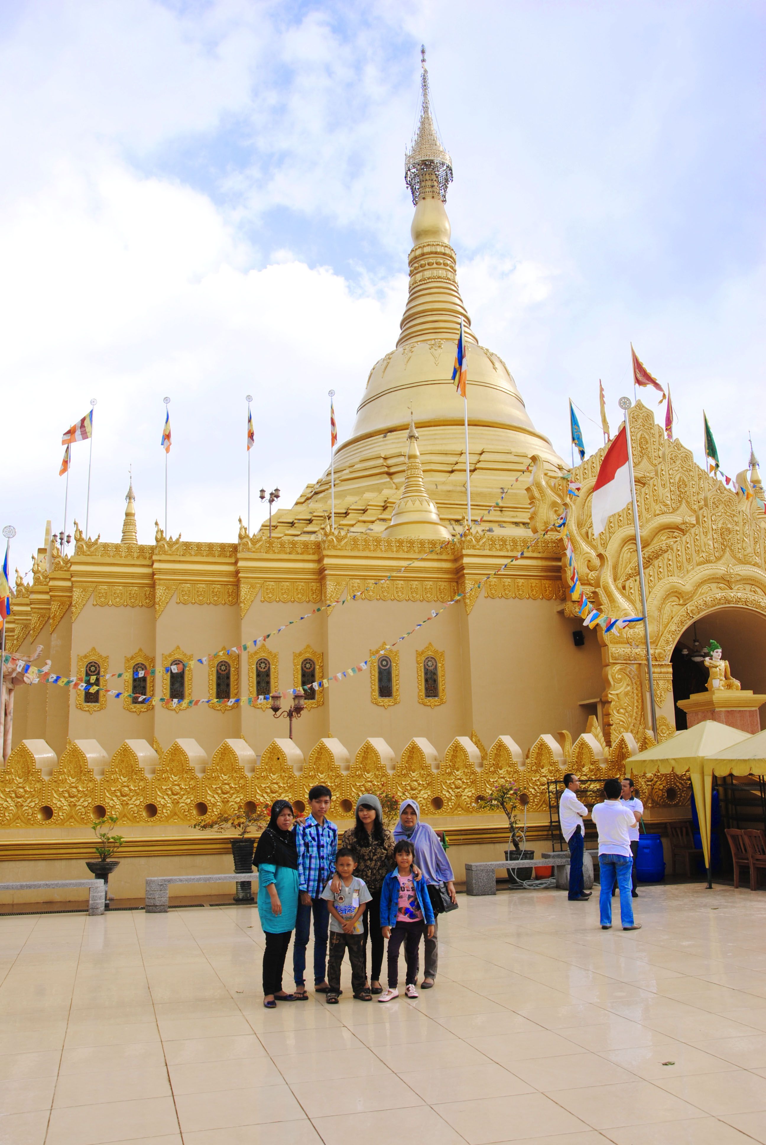 Wisata Pagoda Emas Taman Lumbini Berastagi Medan