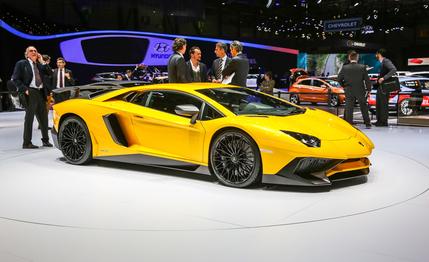 2016-lamborghini-aventador-sv-photos-and-info-news-car-and-driver-photo-656905-s-429x262.jpg