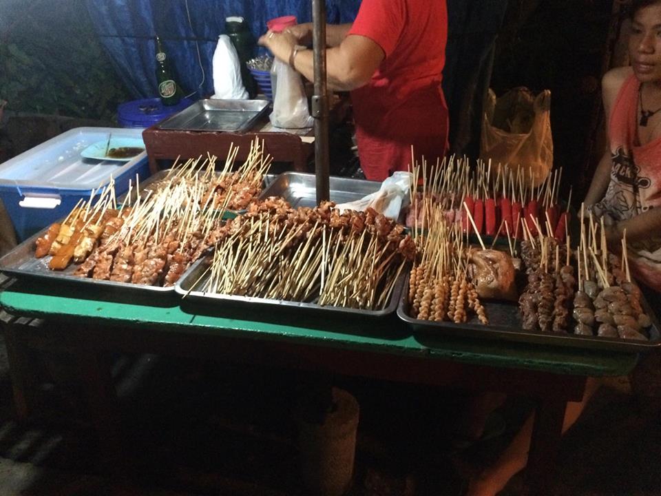 isaw-one-of-the-most-famous-filipino-street-foods-of-all-time-steemit