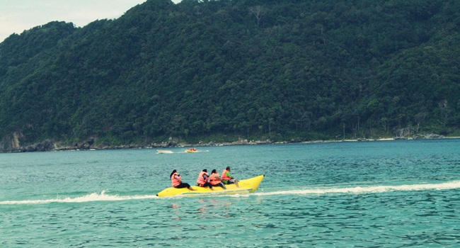 banana-boat-lampuuk.jpg