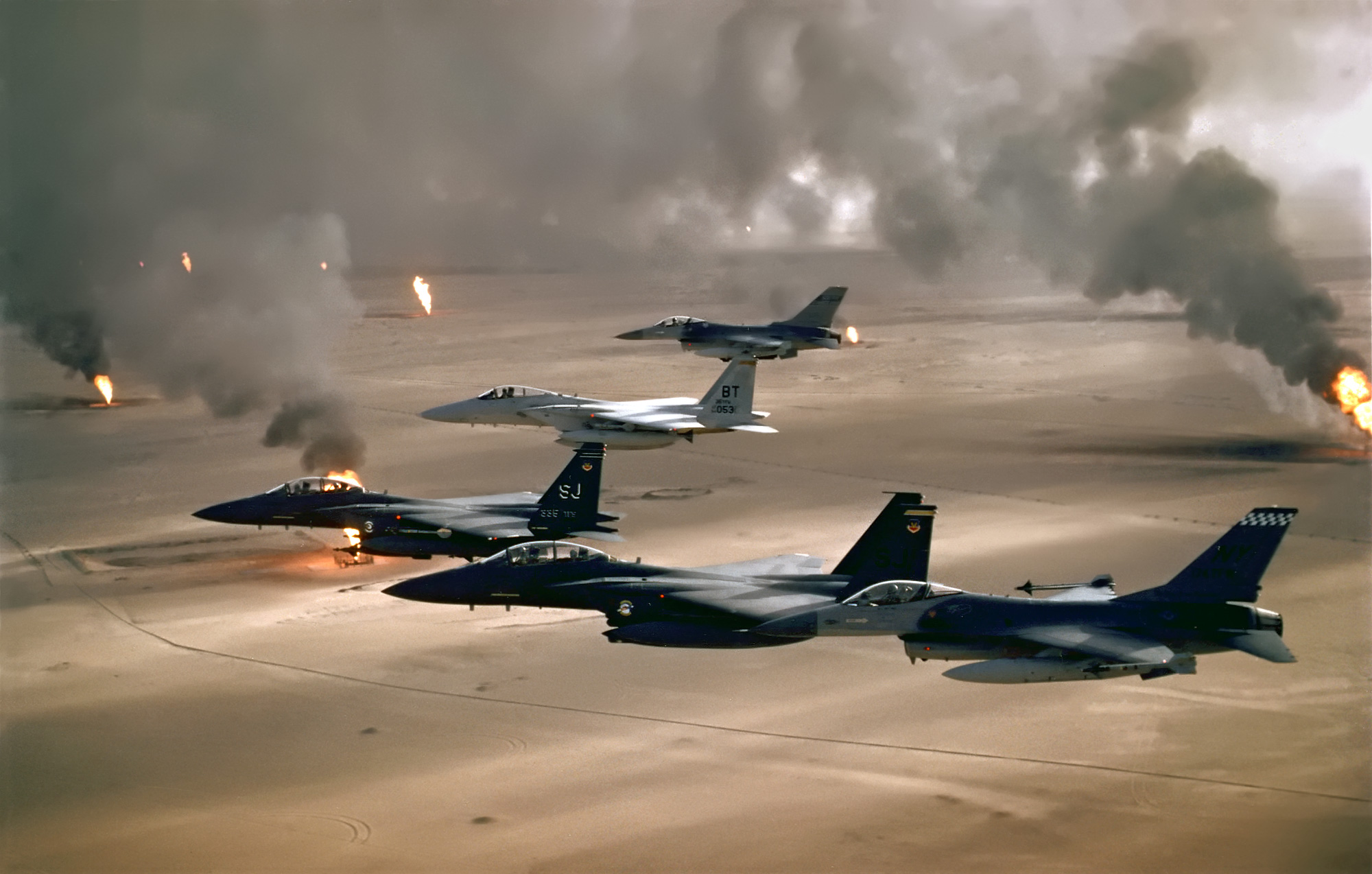 USAF_F-16A_F-15C_F-15E_Desert_Storm_edit2.jpg