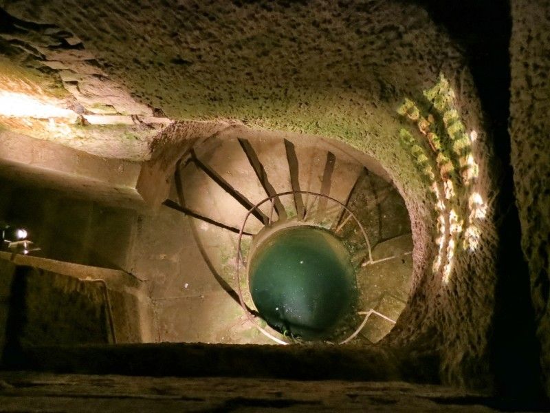 Quarrymens-Footbath-Catacombs-Paris-France-800x600.jpg