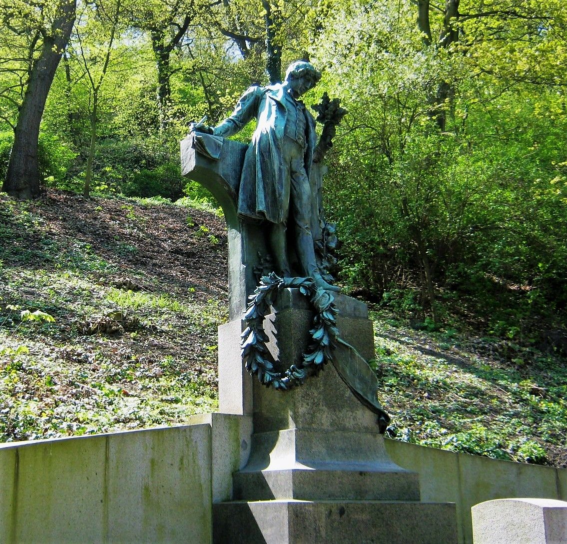 Petřín_k..macha_statue.jpg
