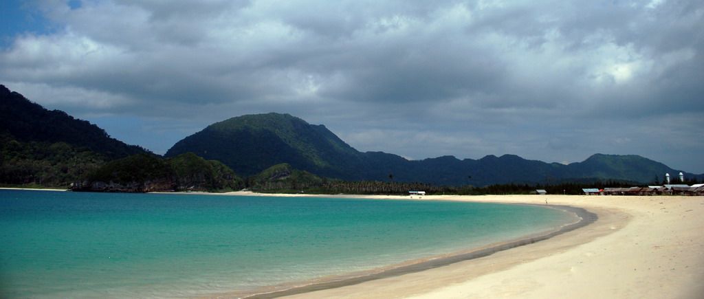 Pantai-Lampuuk.jpg