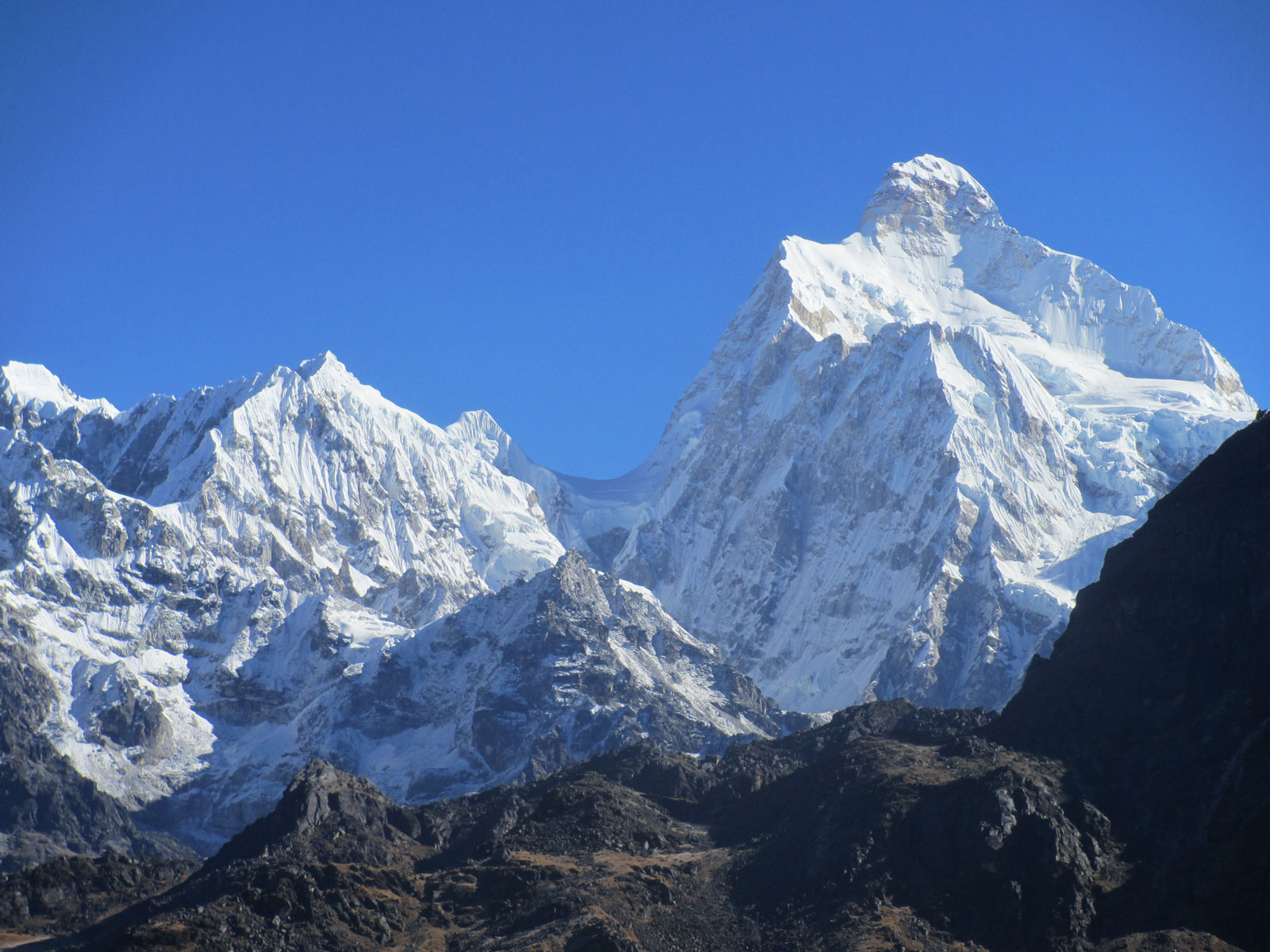 Гималаи место. Горы Гималаи гора Канченджанга. Непал вершина Канченджанга. Канченджанга Гималаи 8586 метров. Канченджанга восхождение.