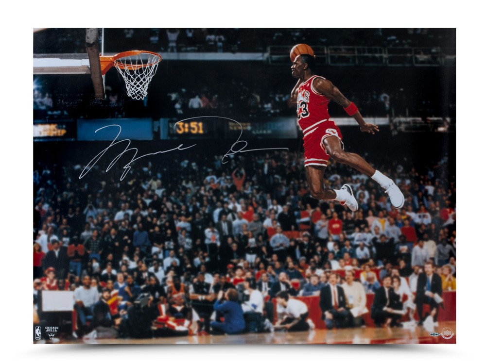 micahel-jordan-autographed-1988-slam-dunk-photo-84133.jpg