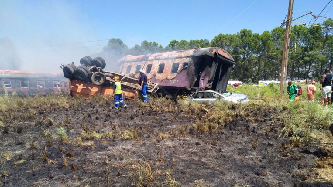 skynews-south-africa-train-crash_4198181.jpg